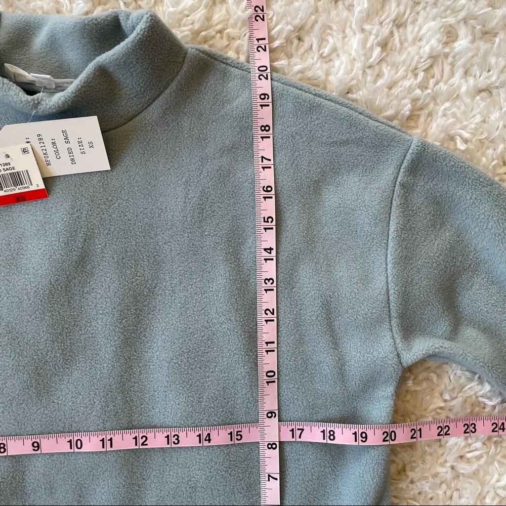 Add in item only : tried sage, blue crop top, high neck sweater - Picture 9 of 10